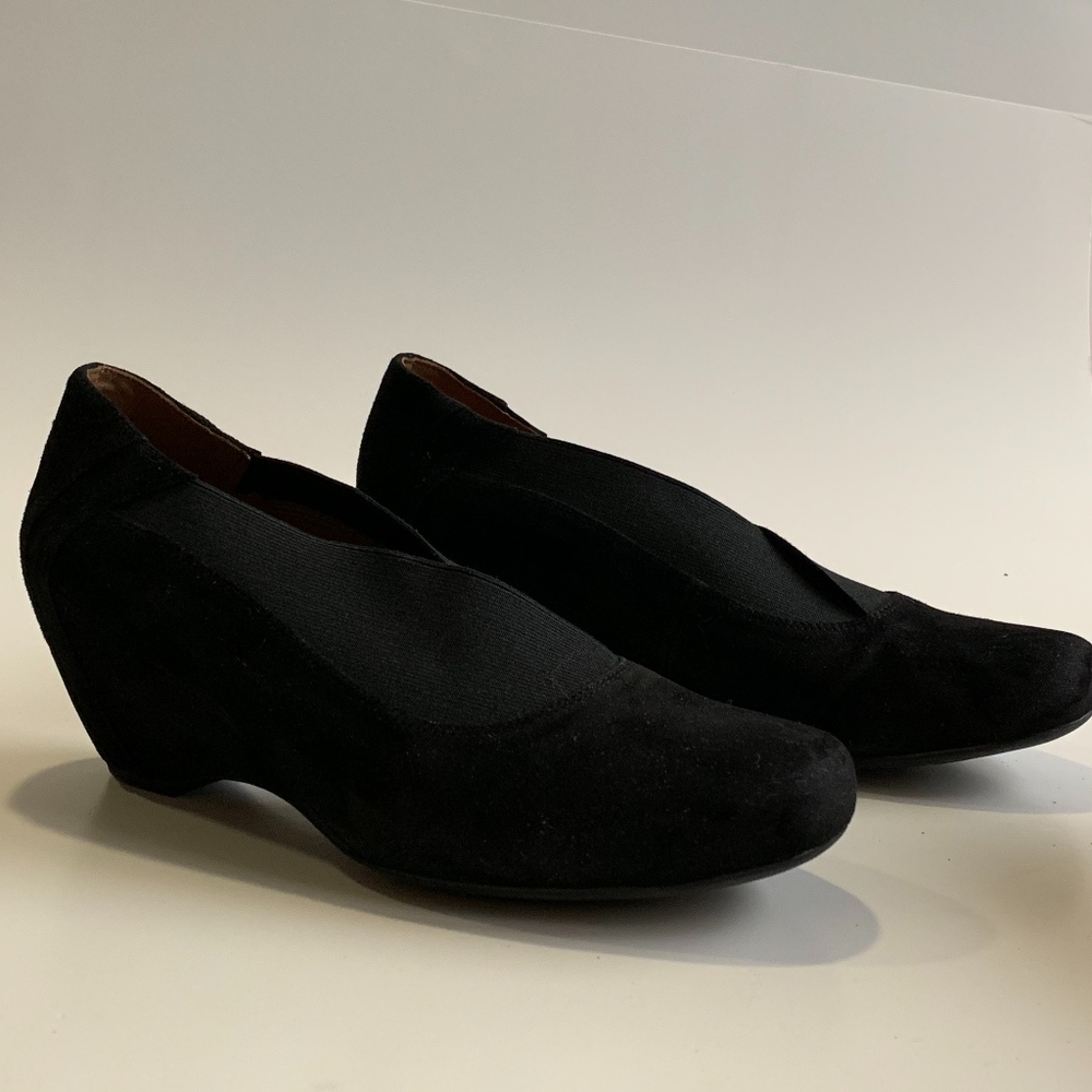 Clarks Black Suede Comfort Heeled Bootie US 8.5
